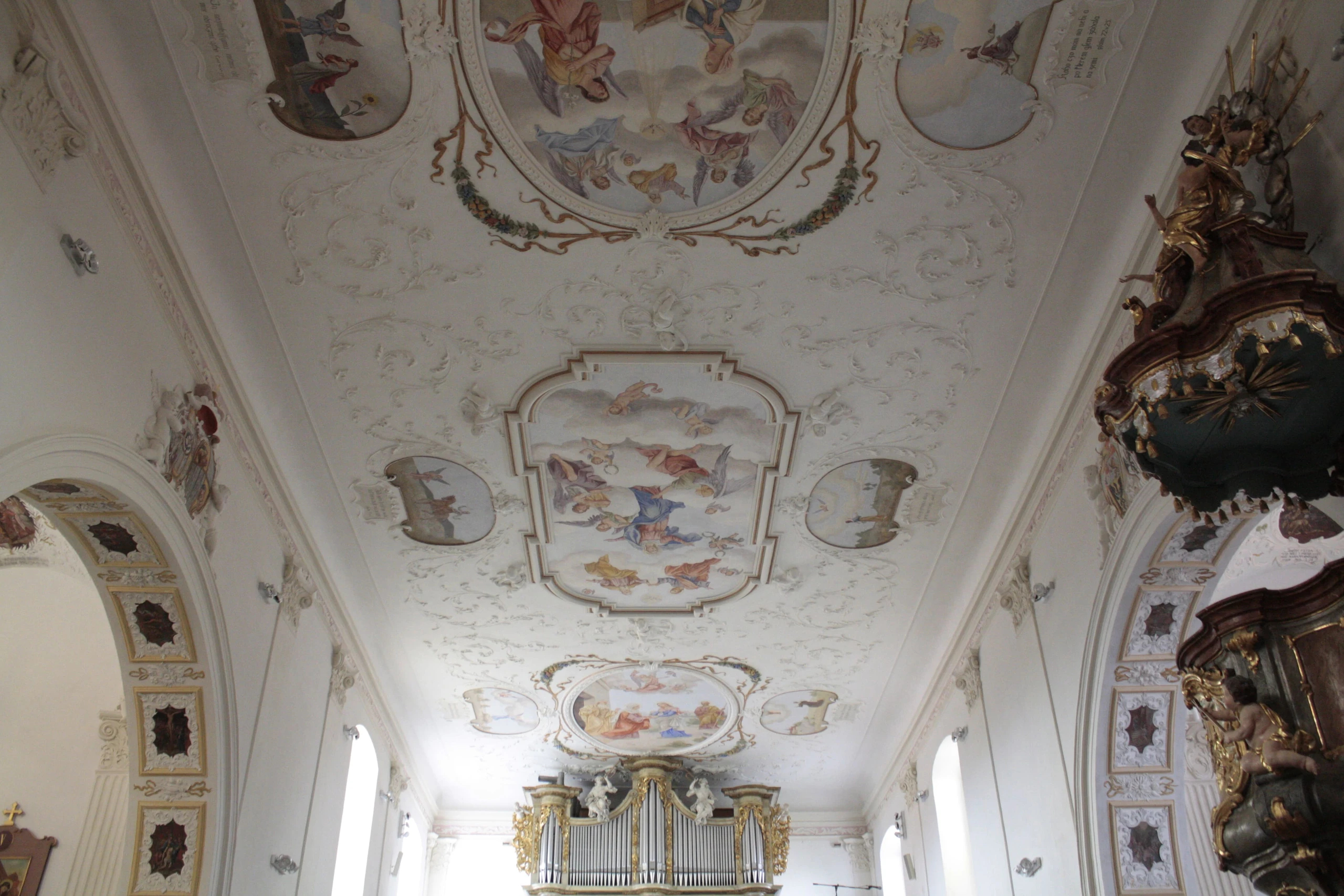 PÉČE O HISTORICKÉ PAMÁTKY, RESTAUROVÁNÍ PAMÁTEK A SLAVONICKÉ PODZEMÍ